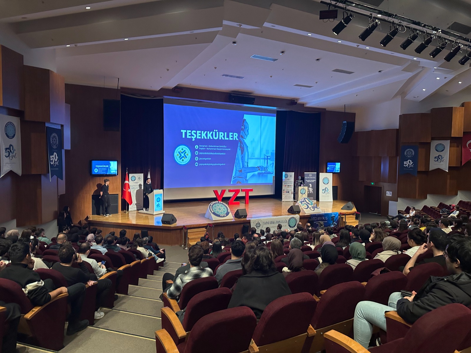 Yapay Zeka Zirvesi Fotoğrafı